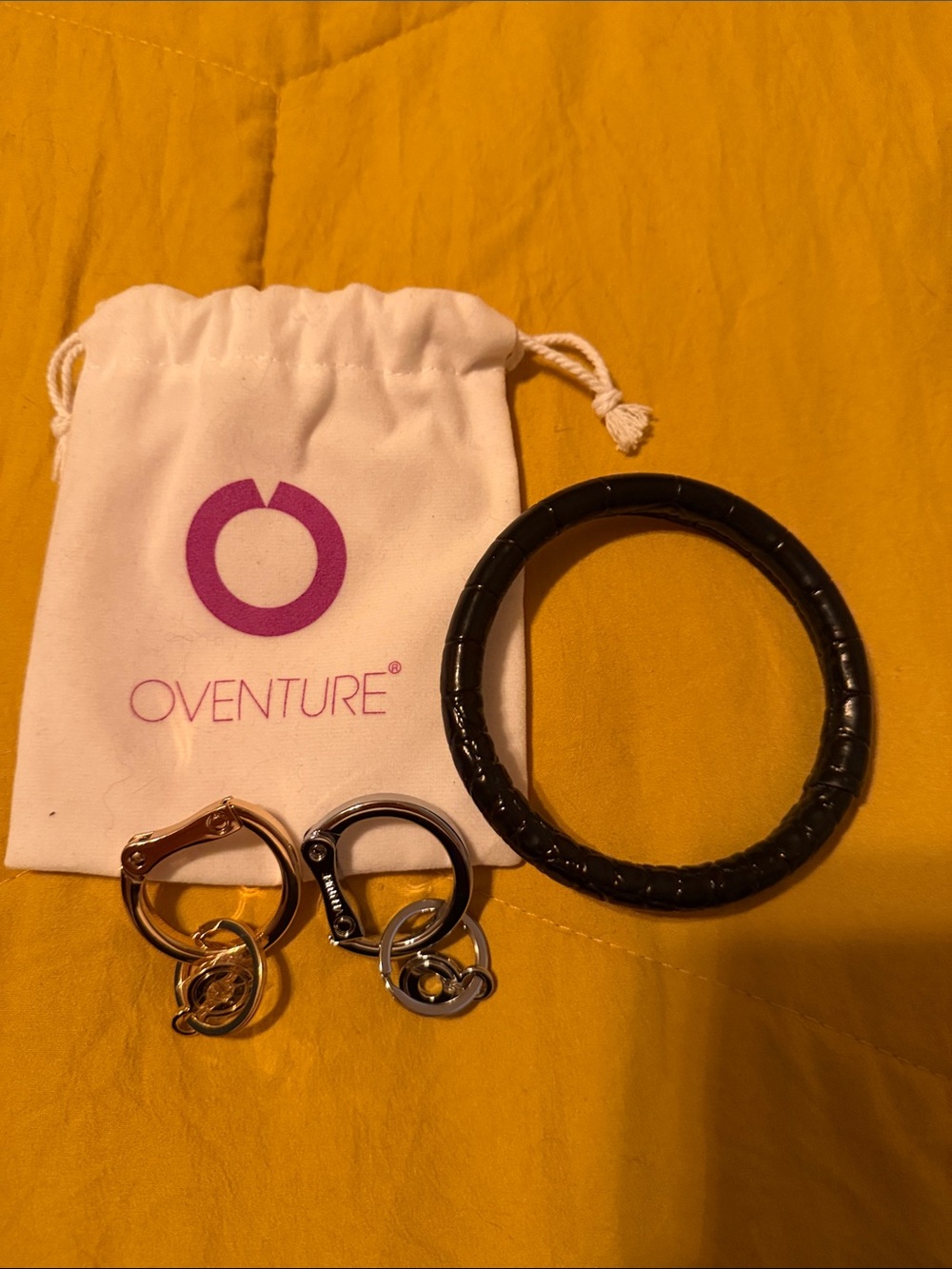 Oventure Key Ring Set with Black leather Bangle